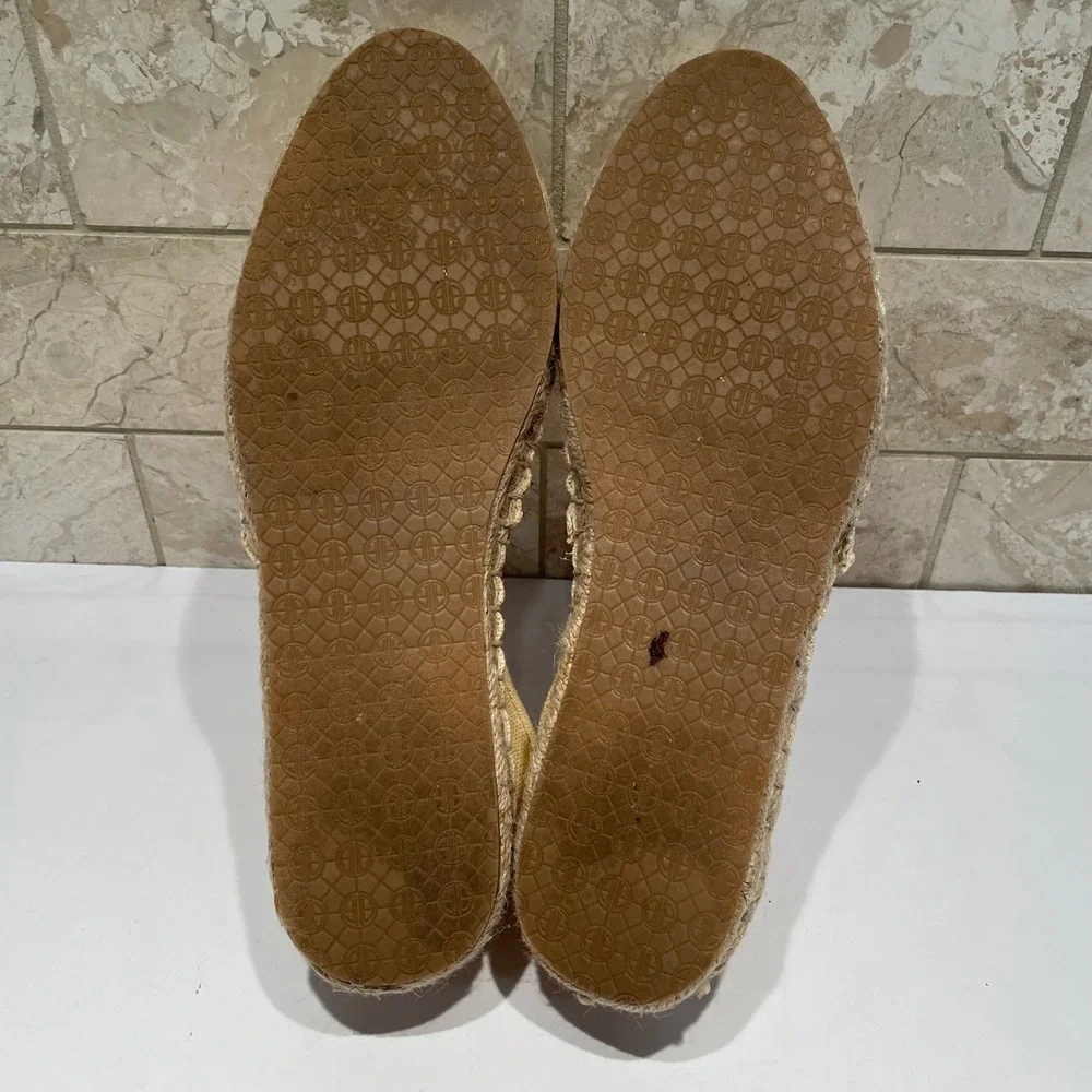 Lilly Pulitzer Womens Gold Metallic Canvas Espadrille Flats Shoes Size 8